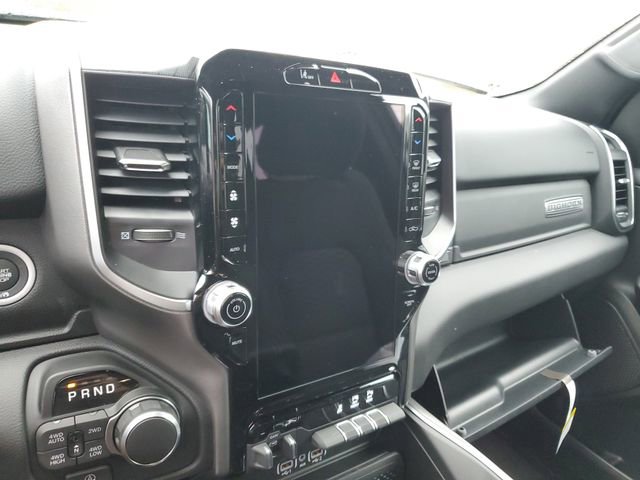 New 2026 RAM 1500 4x4 Crew Cab image 8