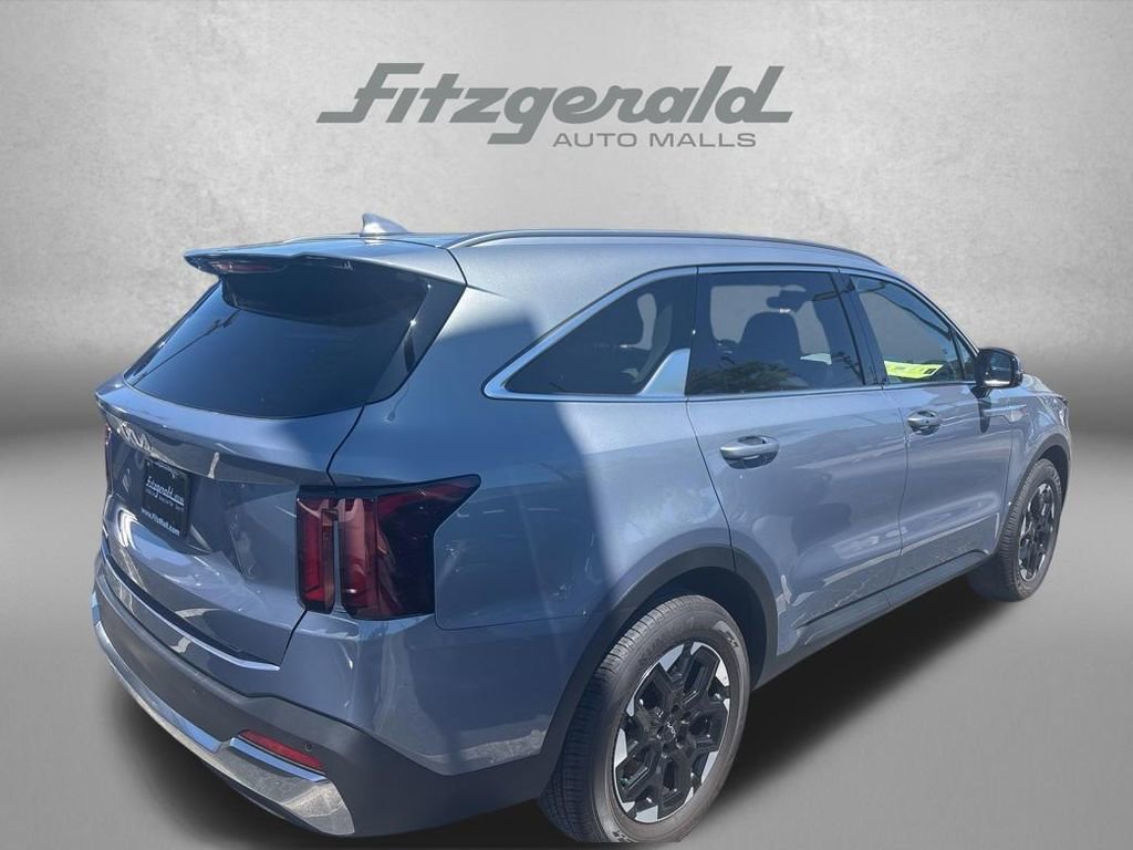 Used 2025 Kia Sorento S image 7