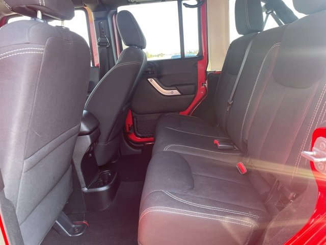 Used 2015 Jeep Wrangler Unlimited Sahara w/ Max Tow Package image 9