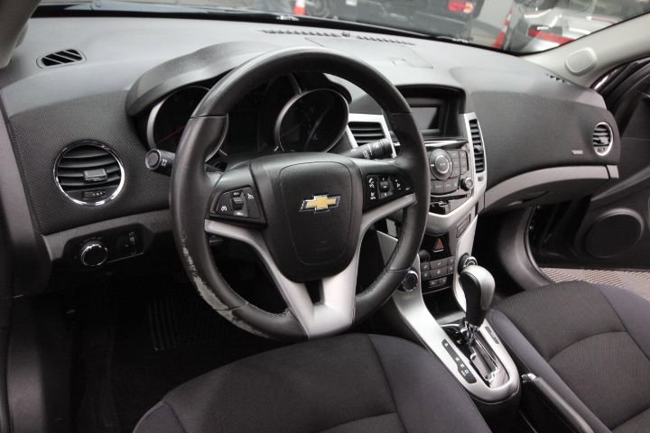 Used 2014 Chevrolet Cruze LT image 11