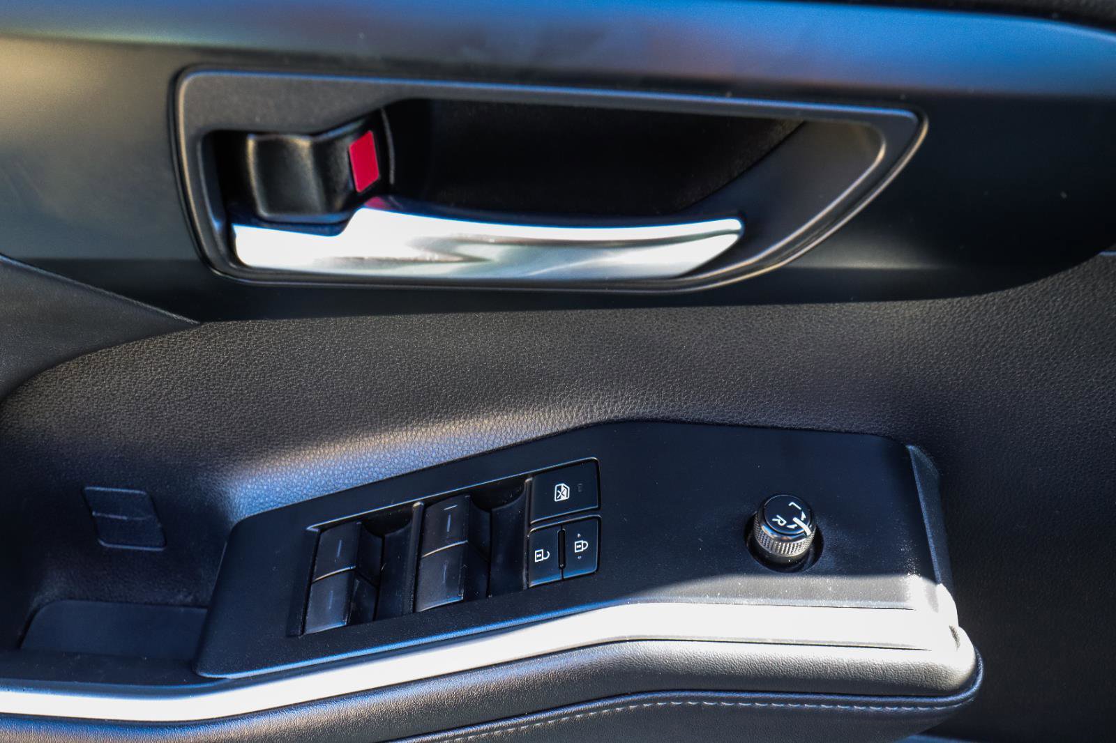 Used 2021 Toyota Highlander XLE image 40