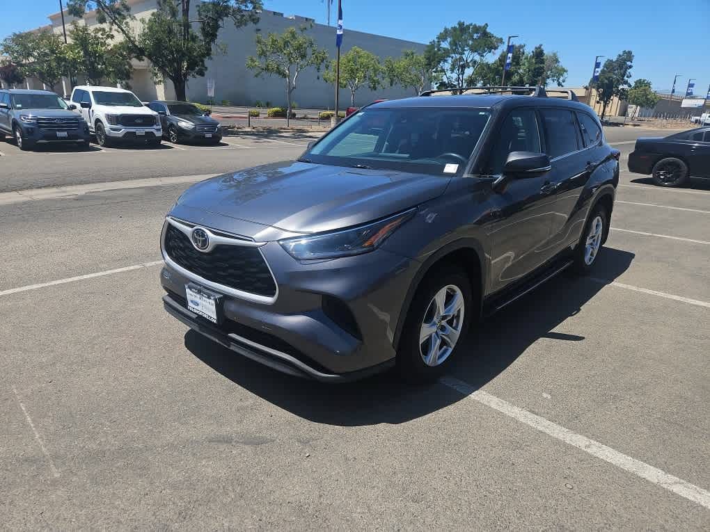 Used 2021 Toyota Highlander L FWD video 1
