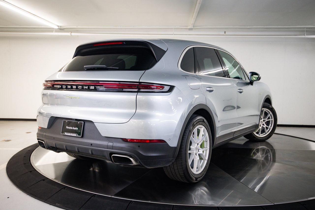 Certified 2025 Porsche Cayenne E-Hybrid AWD/4WD image 7
