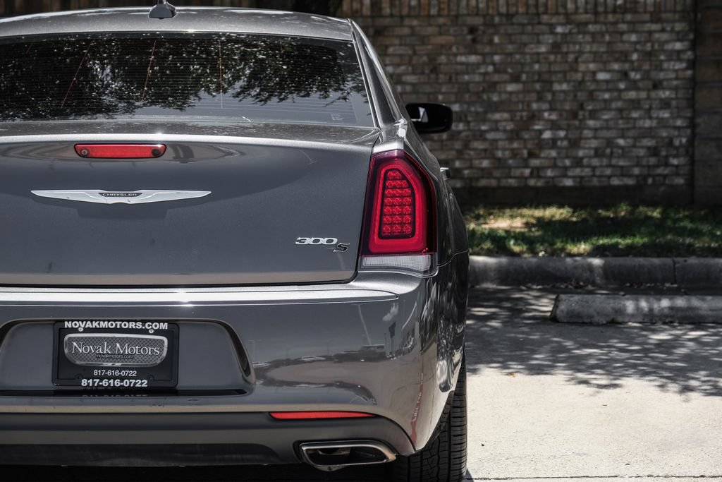 Used 2019 Chrysler 300 S RWD image 62