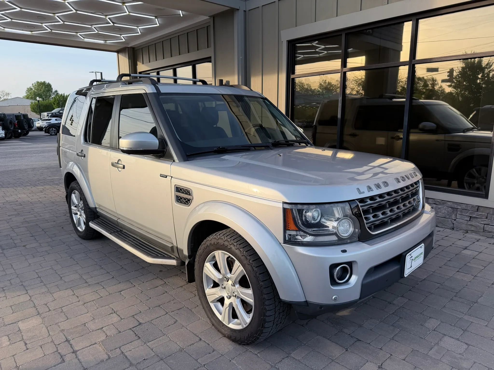 Used 2015 Land Rover LR4 HSE AWD/4WD image 8