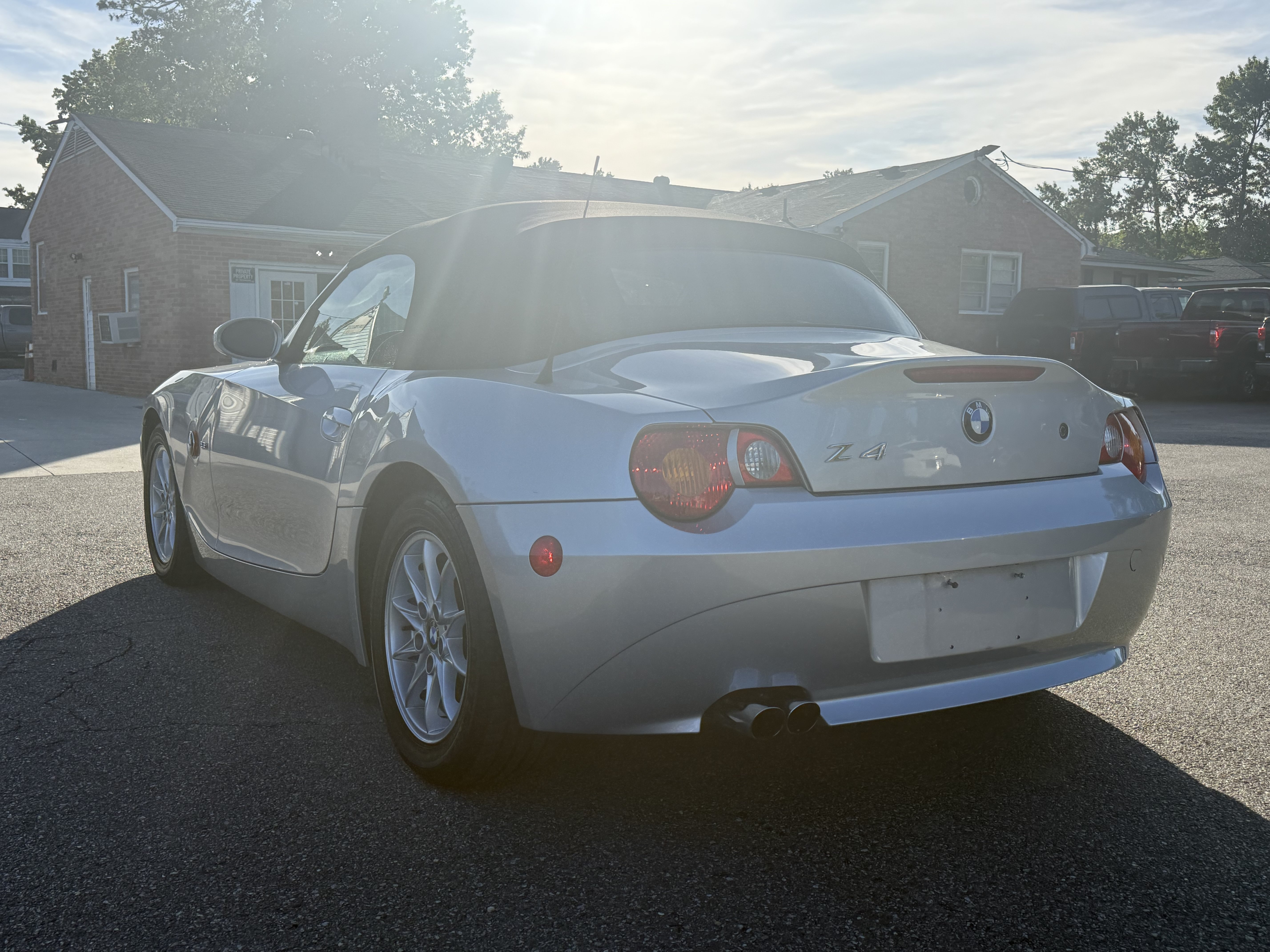 Used 2004 BMW Z4 2.5i RWD image 16