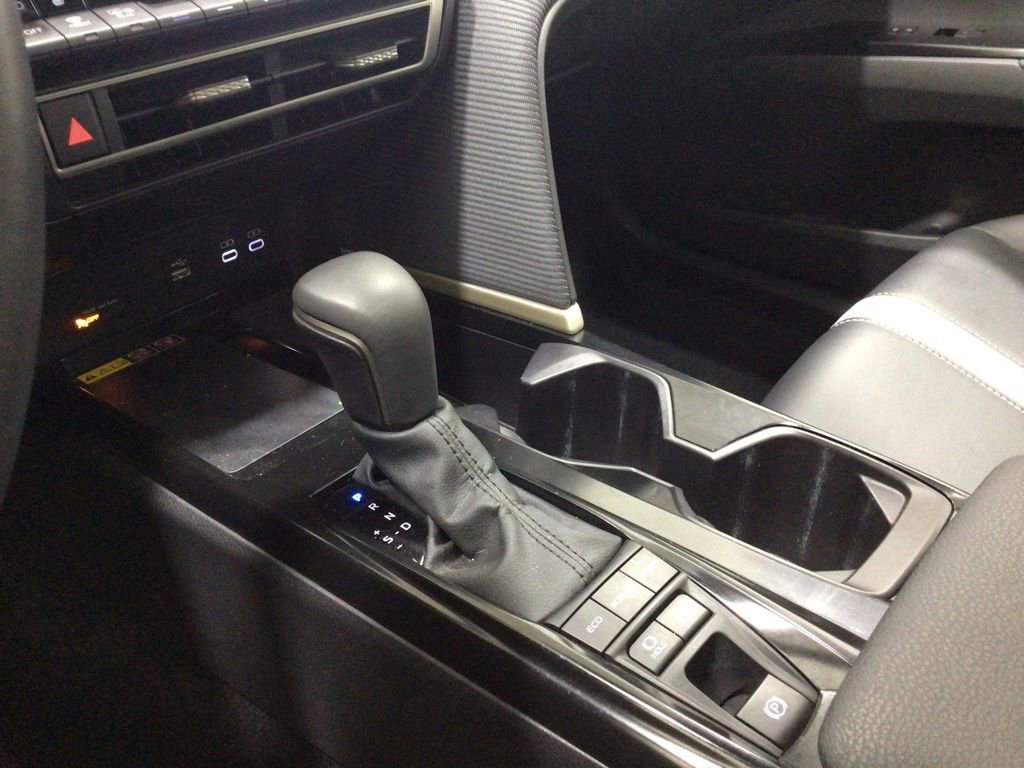 Used 2025 Toyota Camry SE image 14