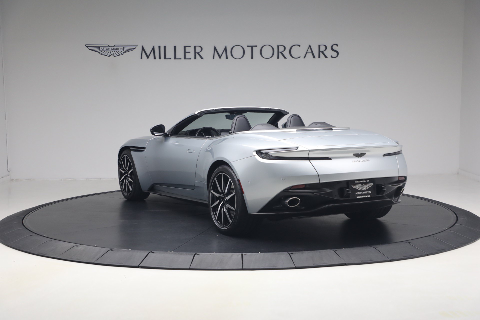 Used 2019 Aston Martin DB11 Volante RWD image 5