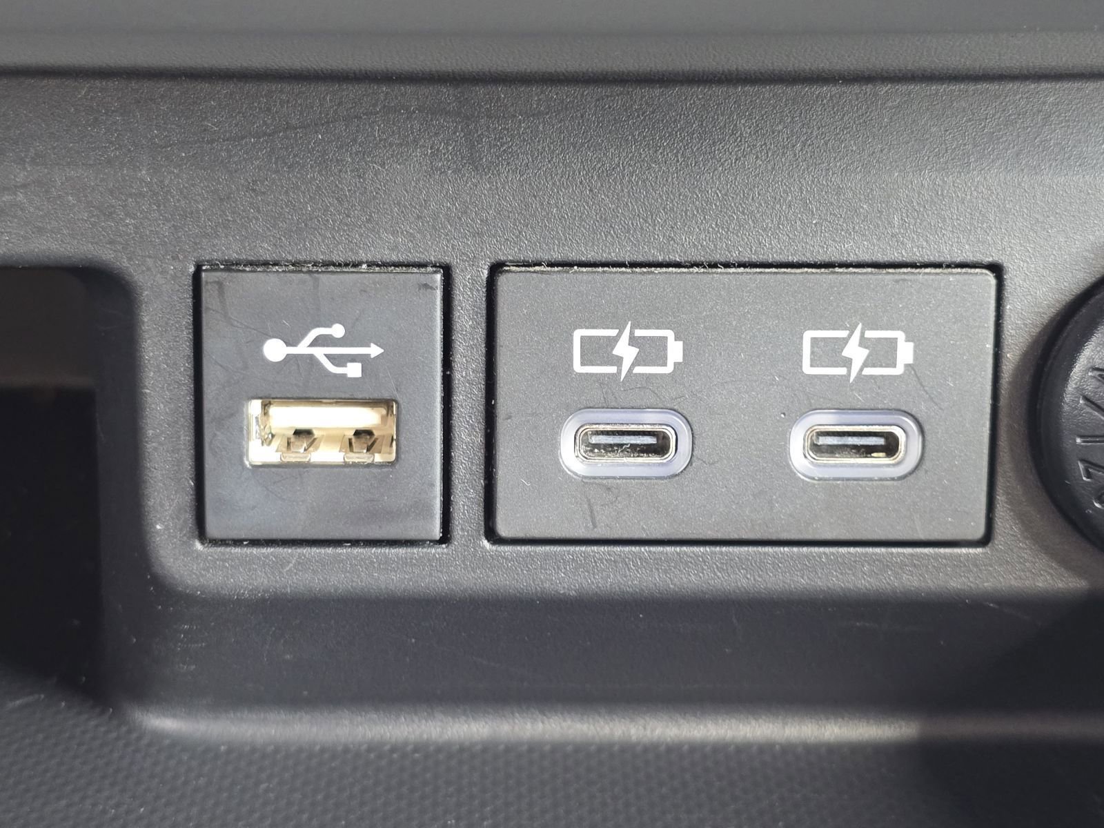 Used 2023 Toyota Highlander L image 9