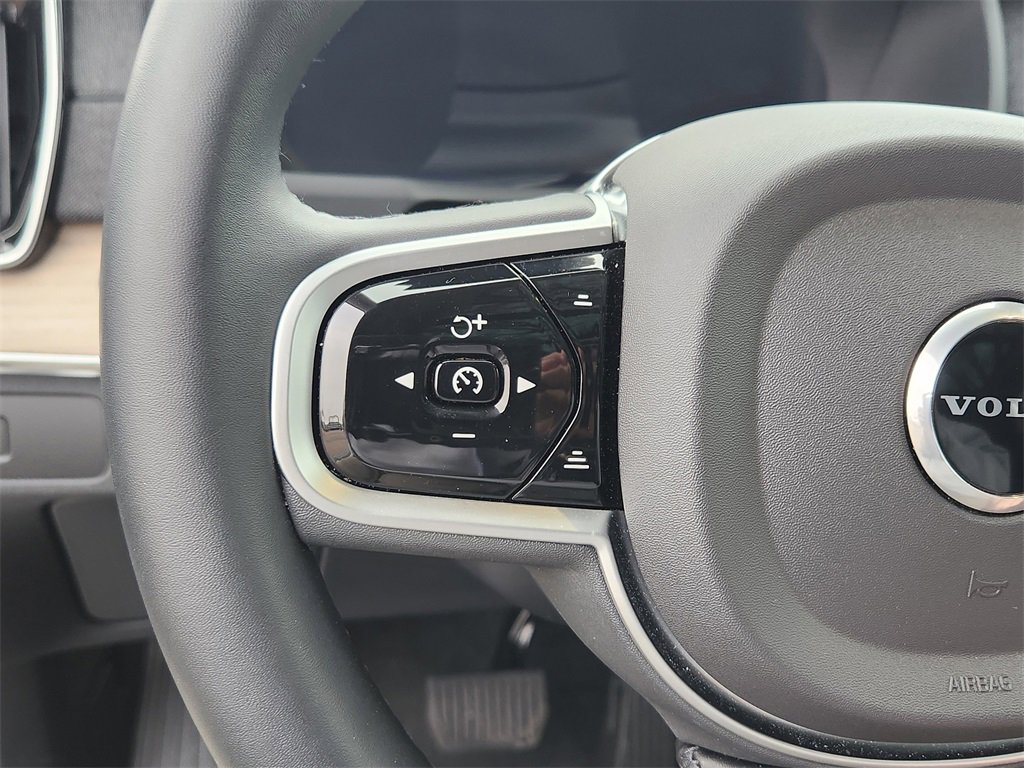Used 2025 Volvo XC90 B6 Core w/ Protection Package Premier image 8