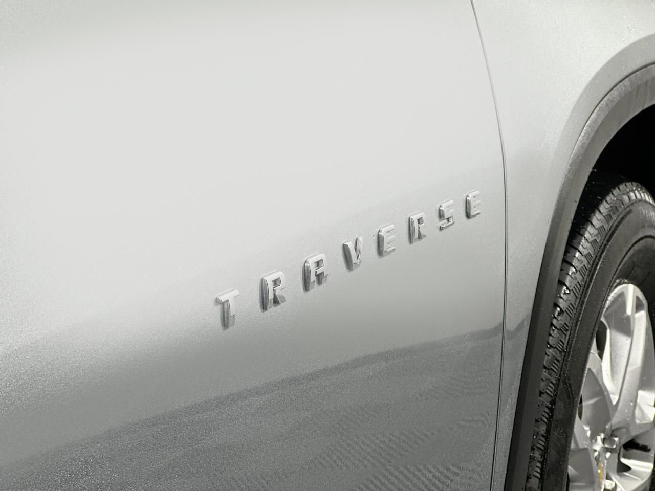 Used 2023 Chevrolet Traverse LS image 16