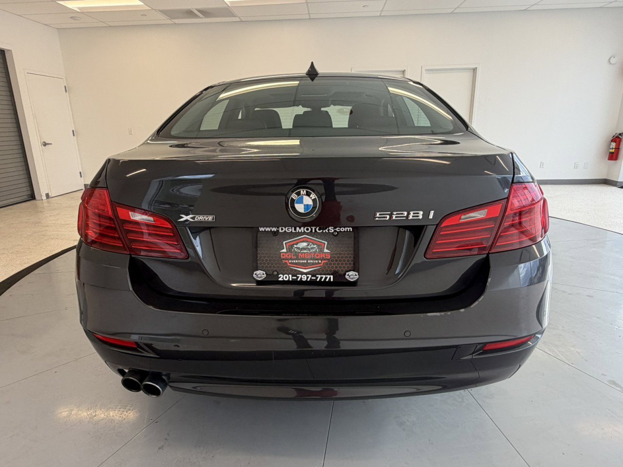 Used 2016 BMW 528i xDrive Sedan AWD/4WD image 6