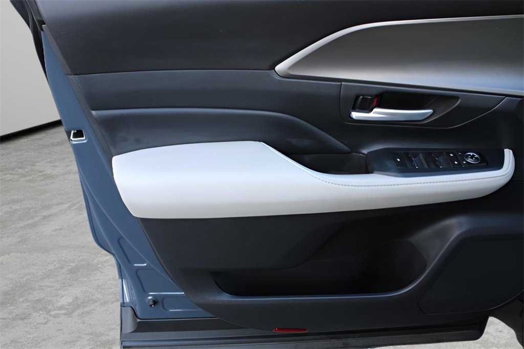 Certified 2024 Toyota Grand Highlander XLE image 18