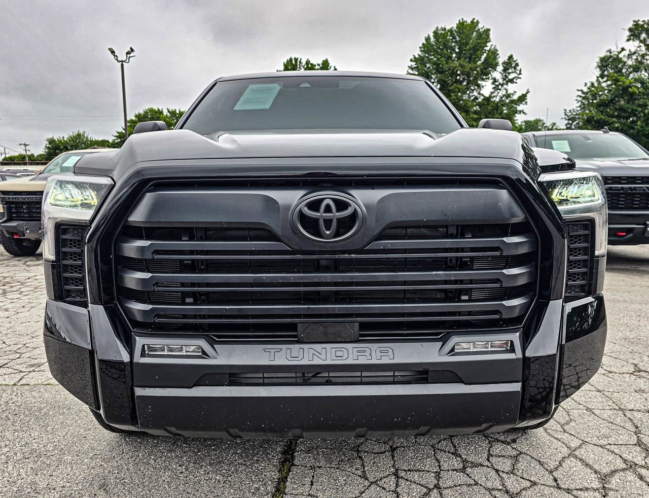 Used 2025 Toyota Tundra SR5 AWD/4WD image 2
