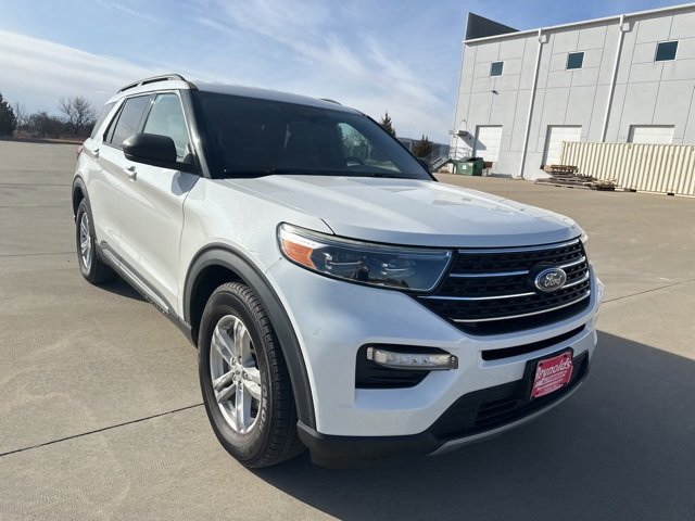 Used 2020 Ford Explorer XLT w/ Equipment Group 202A image 3