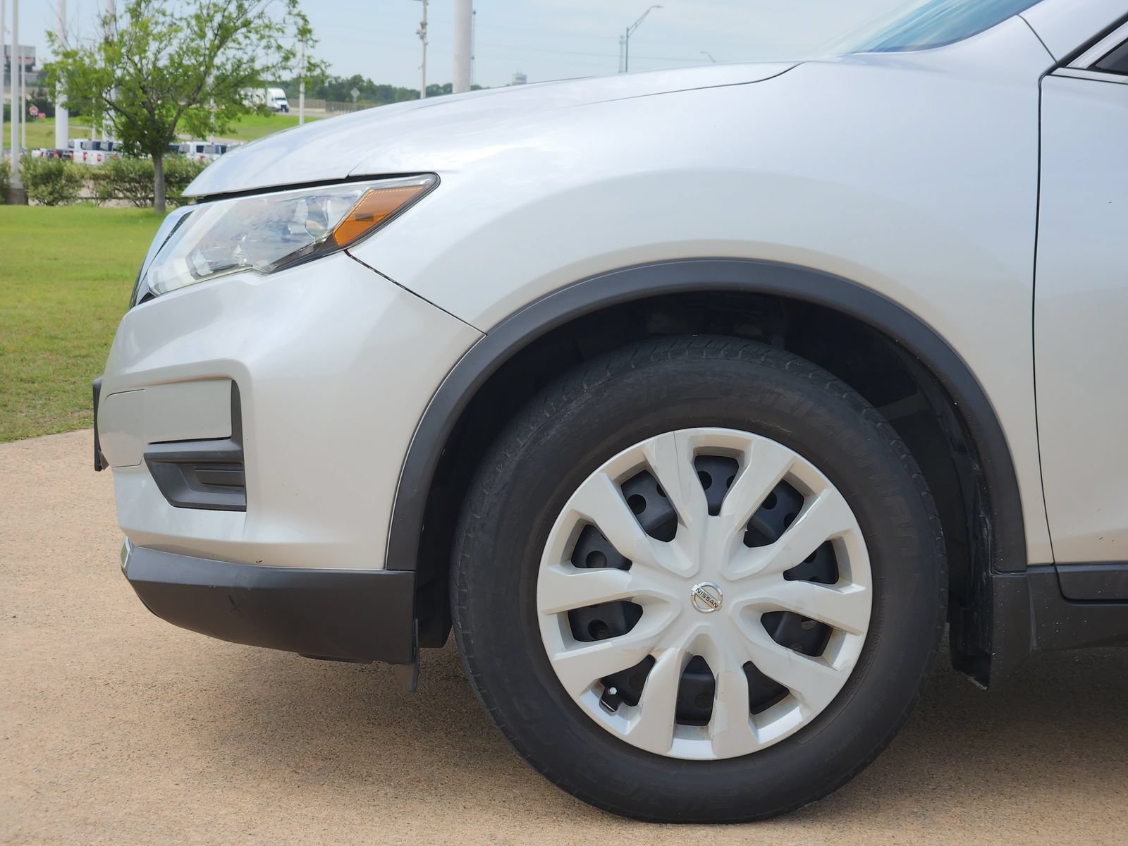 Used 2019 Nissan Rogue S FWD image 13