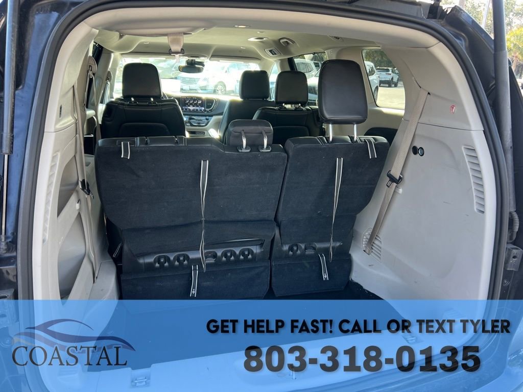 Used 2024 Chrysler Pacifica Touring-L FWD image 16