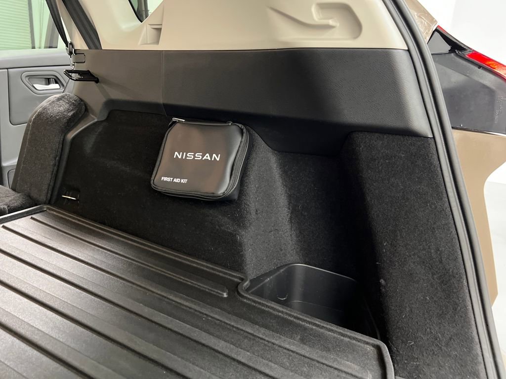 Used 2025 Nissan Rogue SV image 31