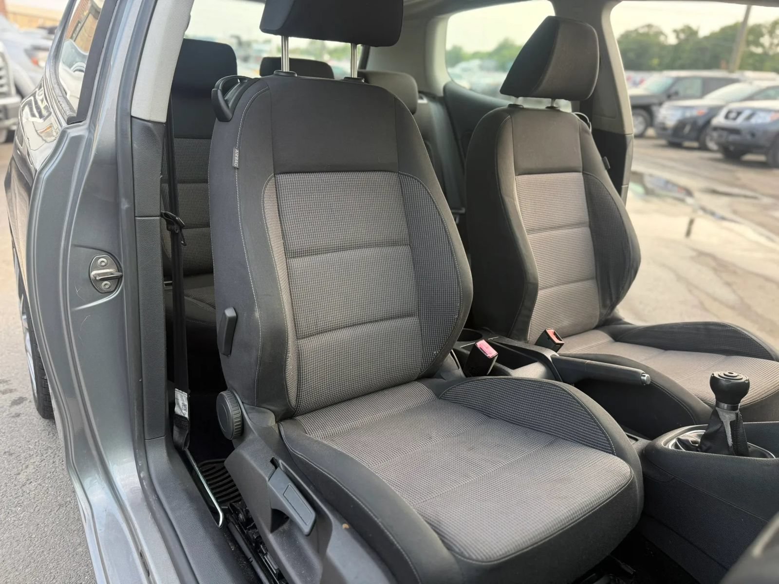 Used 2010 Volkswagen Golf 2-Door FWD image 12