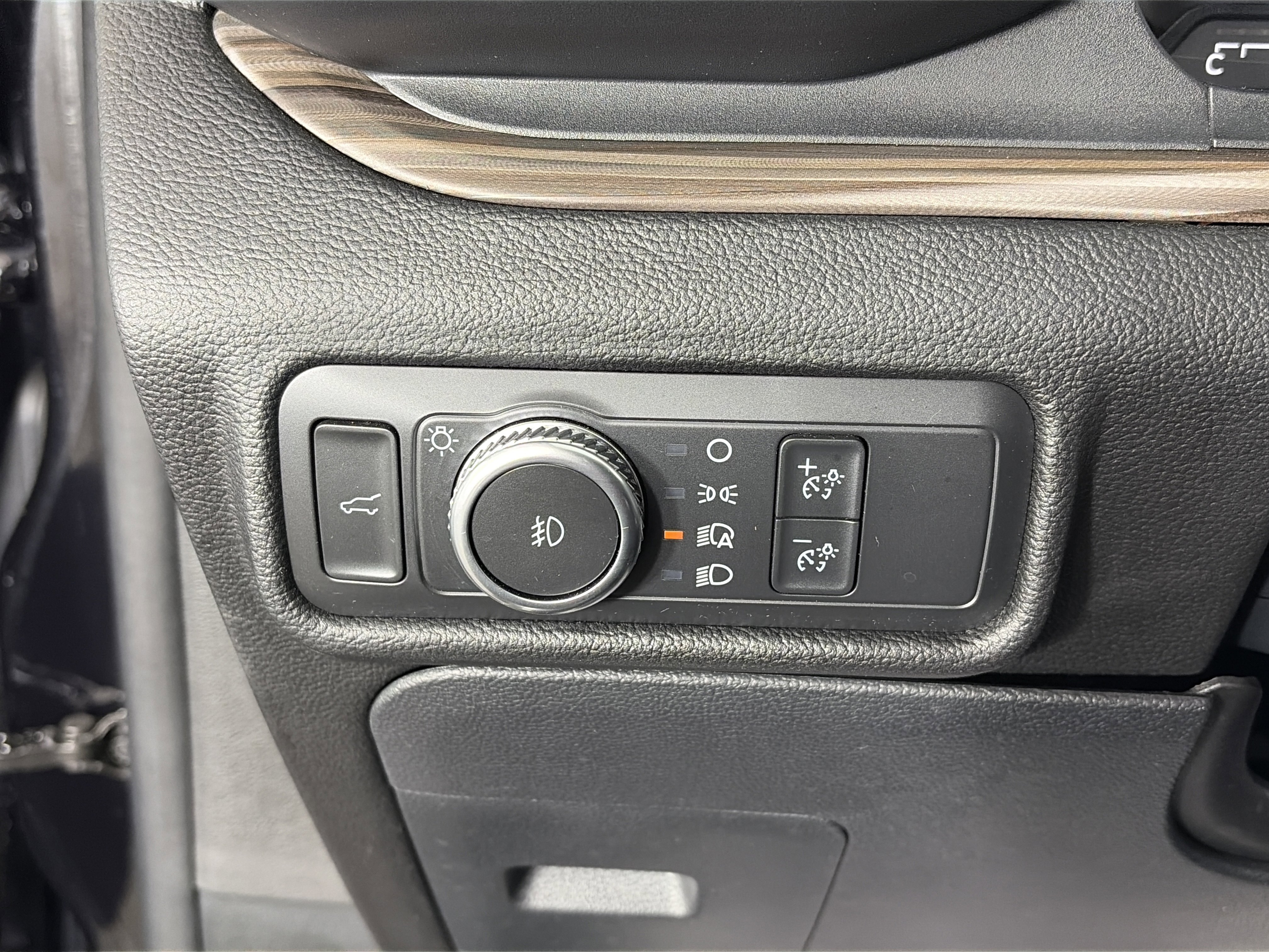 Used 2022 Ford Explorer Limited image 32