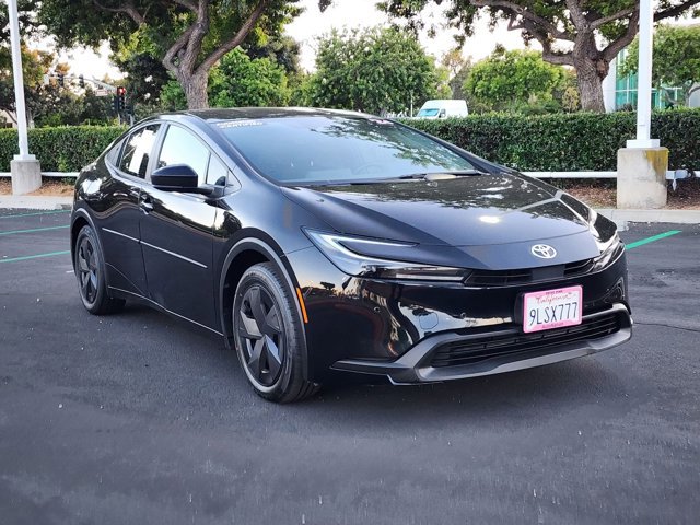 Used 2024 Toyota Prius LE FWD image 3