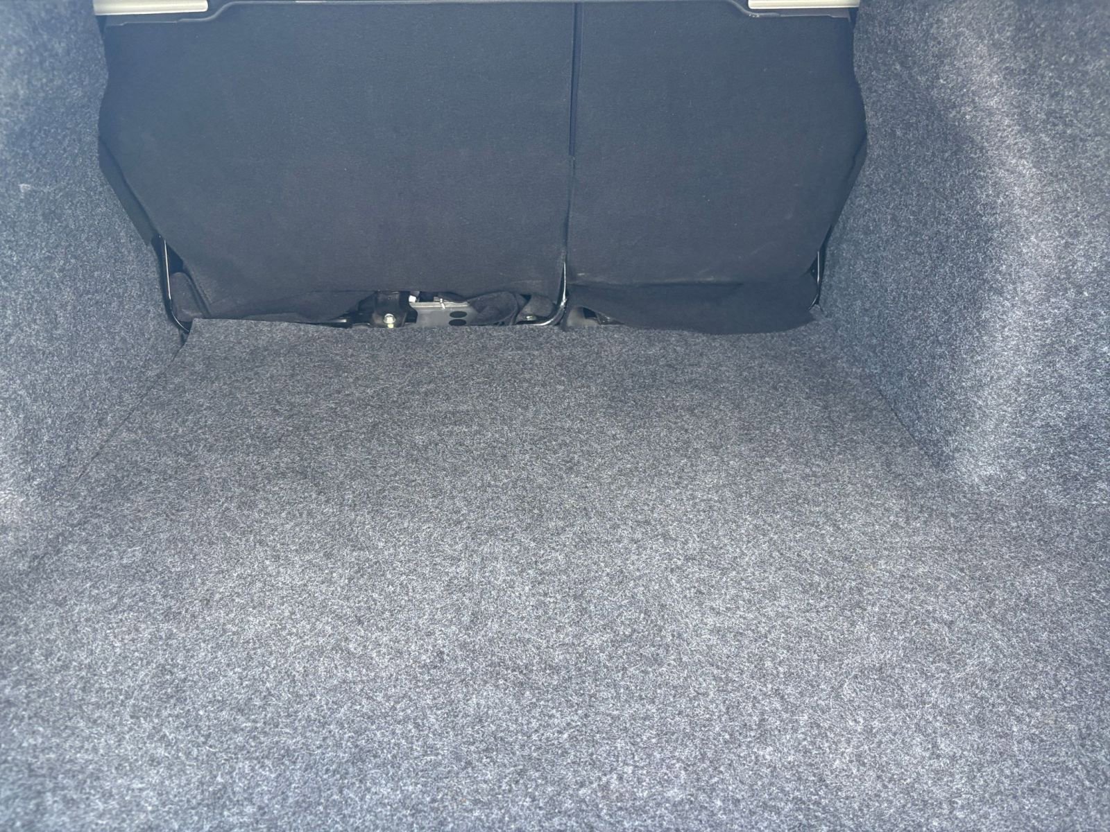 Used 2025 Nissan Versa SV FWD image 29