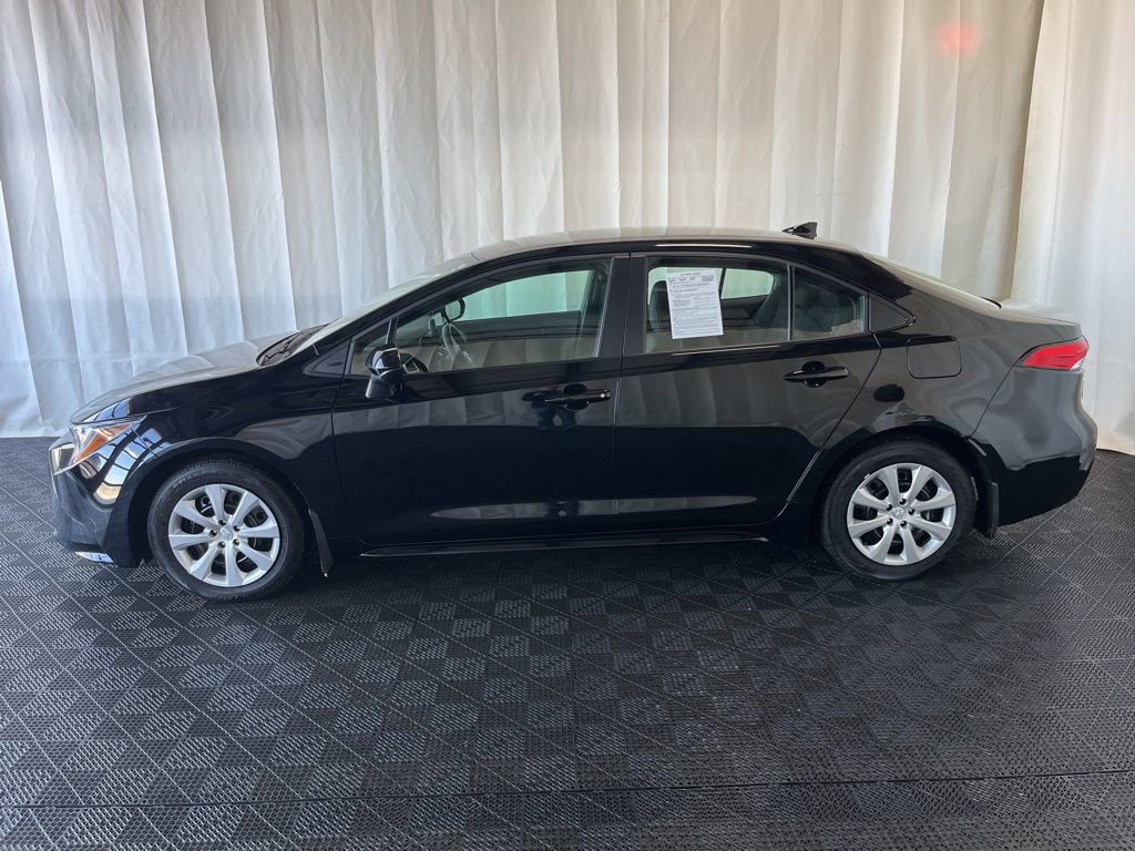 Used 2025 Toyota Corolla LE FWD image 28