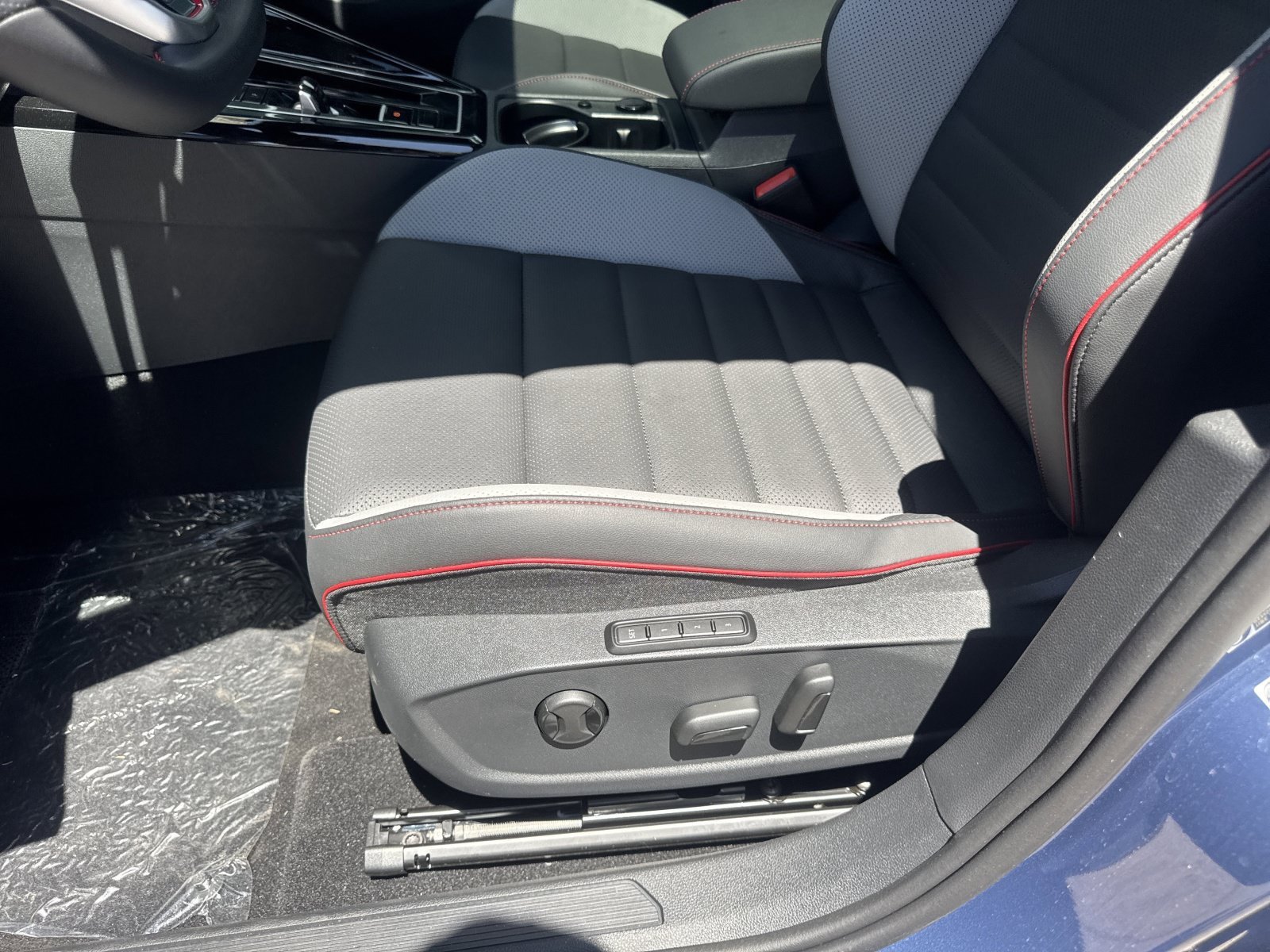 New 2026 Volkswagen GTI SE FWD image 14