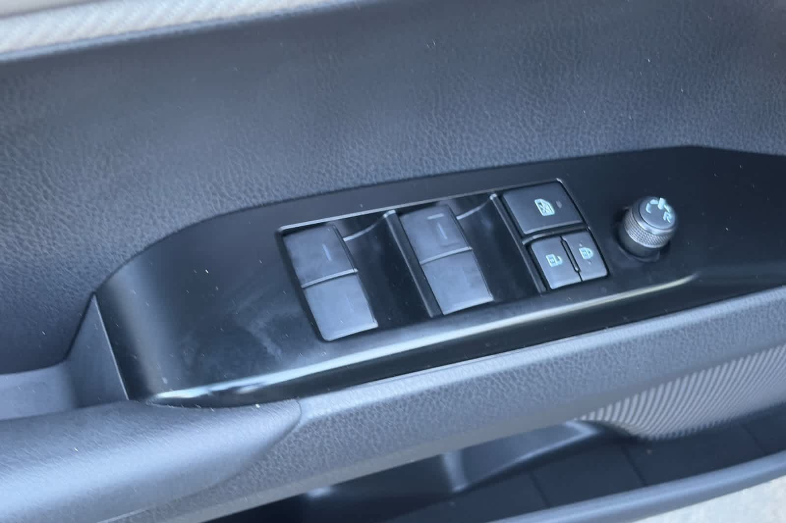 Used 2025 Toyota Camry SE FWD image 13