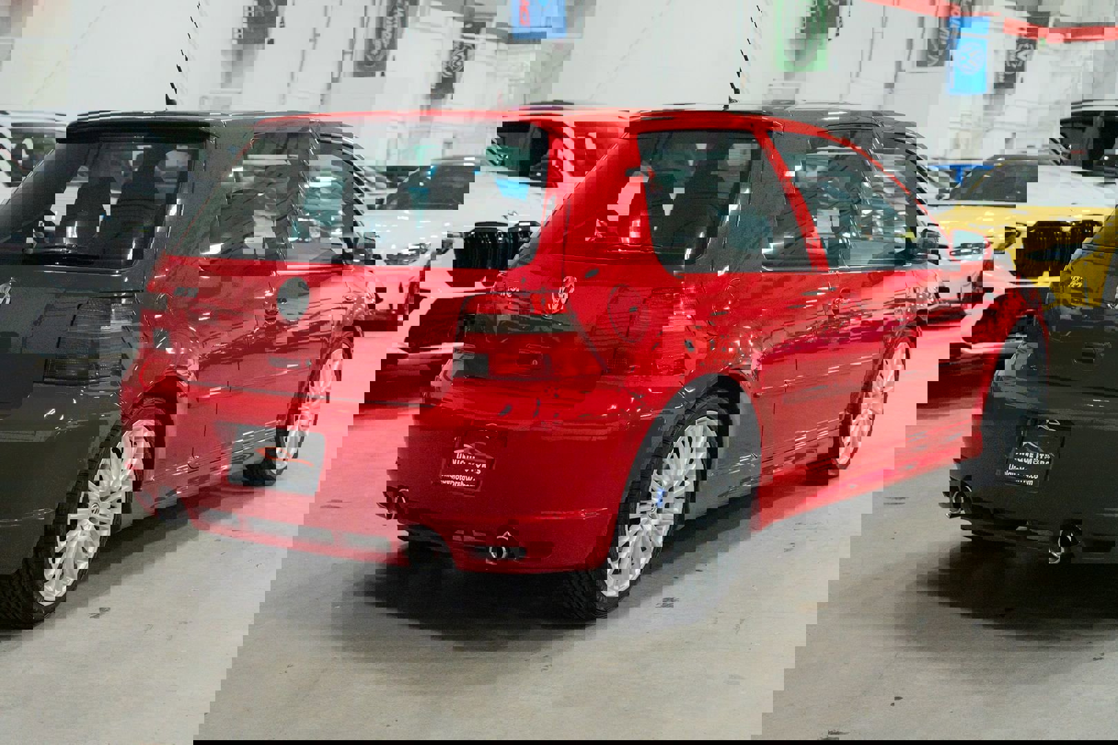 Used 2004 Volkswagen R32 image 8