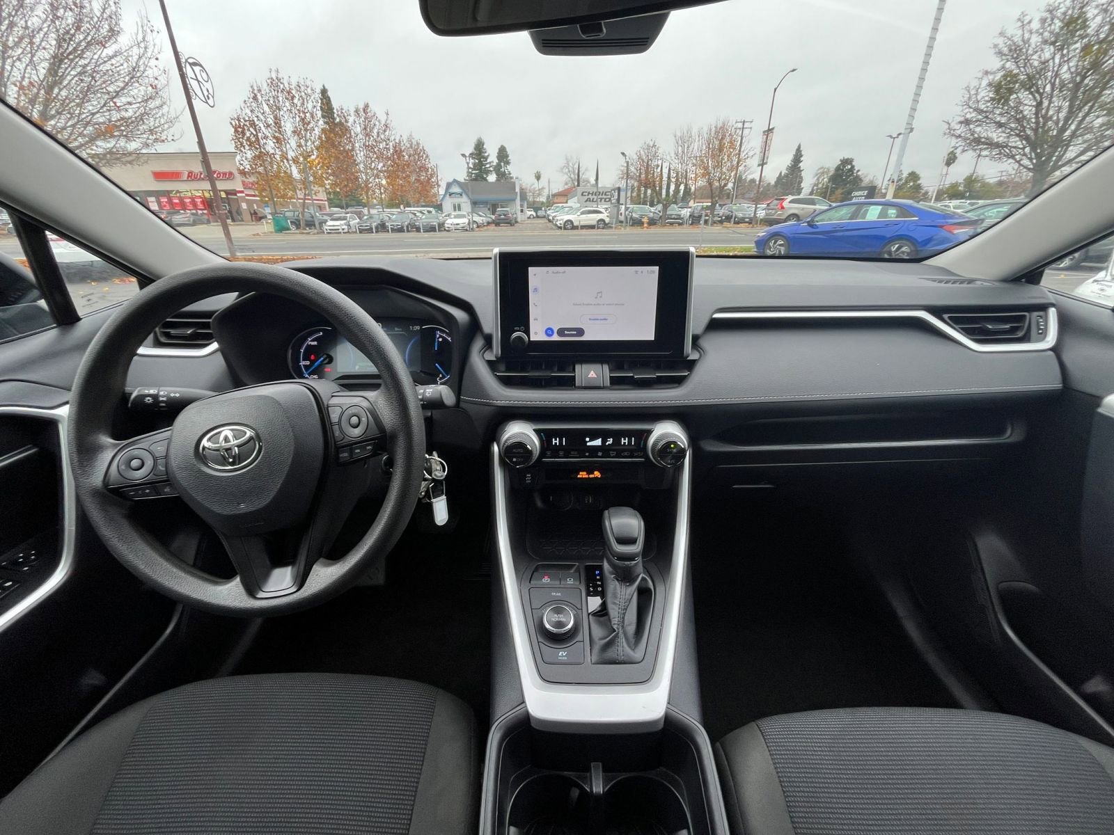 Used 2025 Toyota RAV4 LE image 33