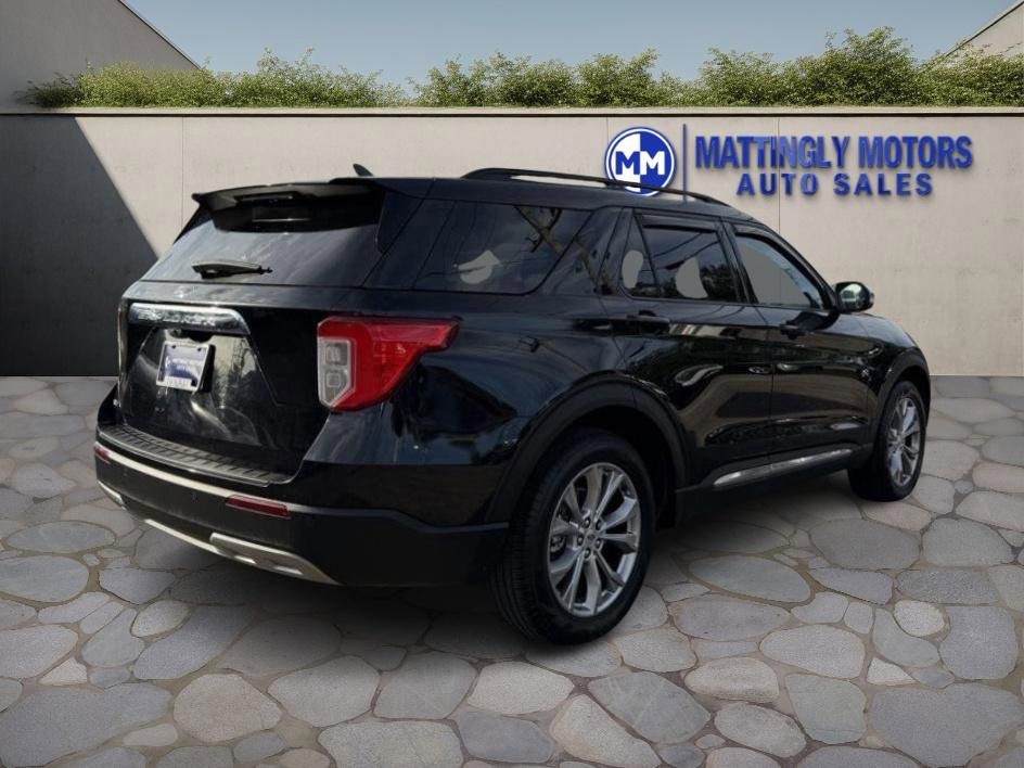Used 2022 Ford Explorer XLT w/ Equipment Group 202A image 3