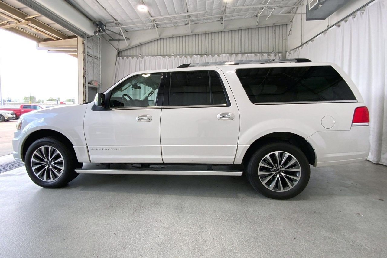 Used 2015 Lincoln Navigator L 2WD image 26