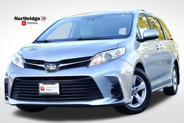 Used 2020 Toyota Sienna LE image 1