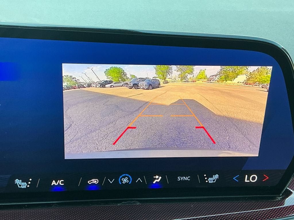 Used 2025 Chevrolet Traverse Z71 AWD/4WD image 19