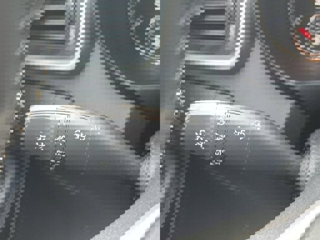 Used 2019 Kia Sorento LX w/ LX Convenience Package image 18