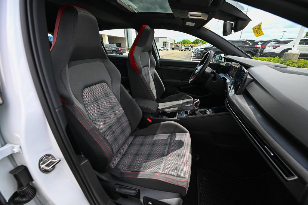 Used 2022 Volkswagen GTI SE FWD image 24
