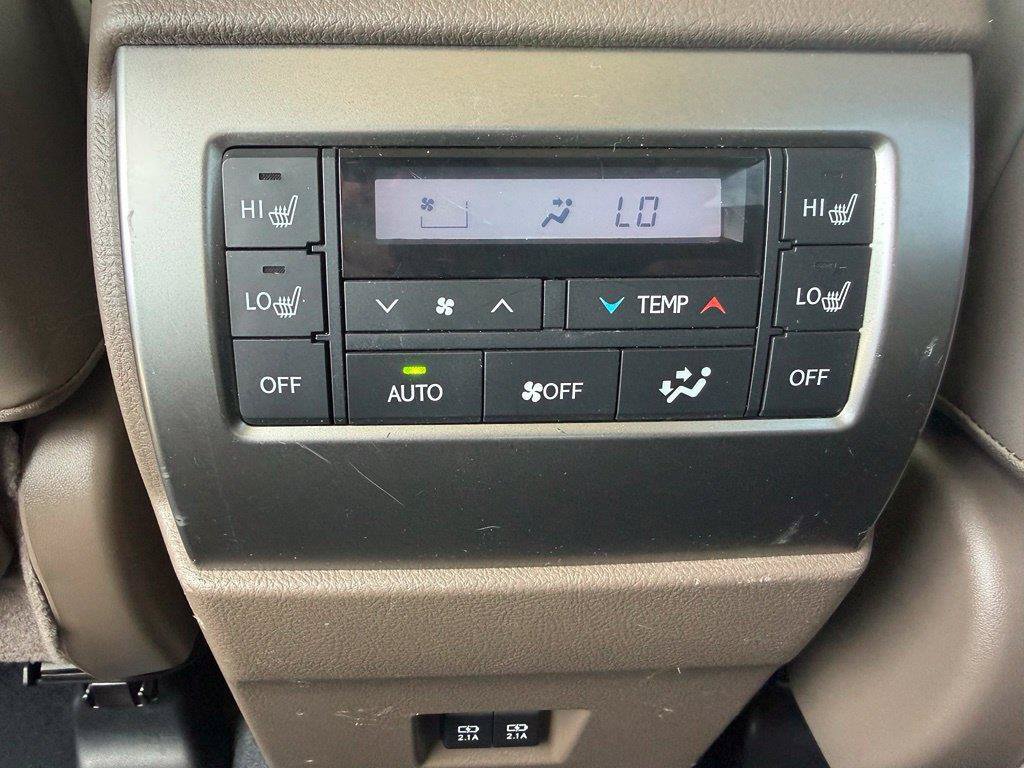 Used 2023 Lexus GX 460 Premium w/ Accessory Package AWD/4WD image 22