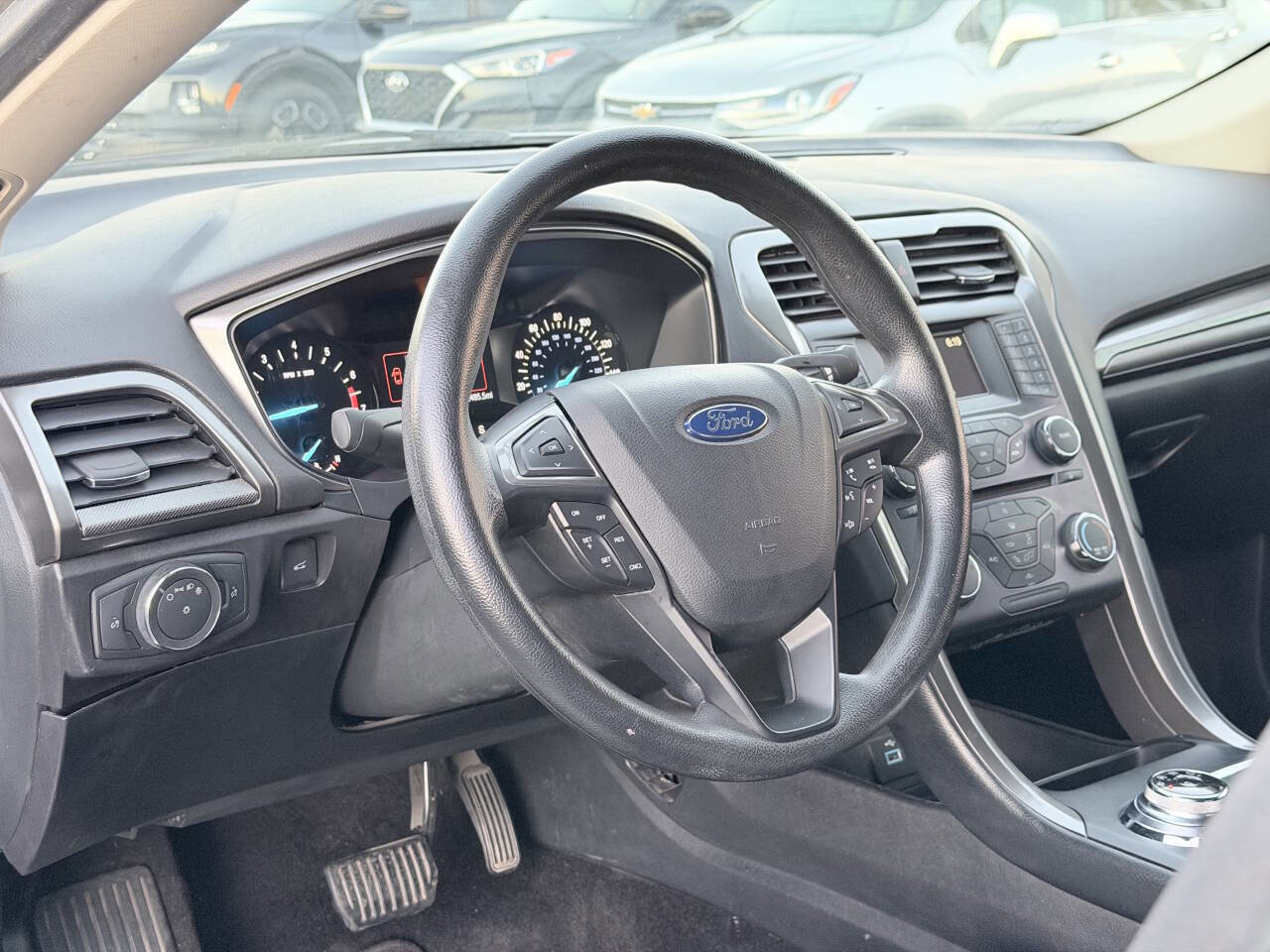 Used 2017 Ford Fusion SE image 18