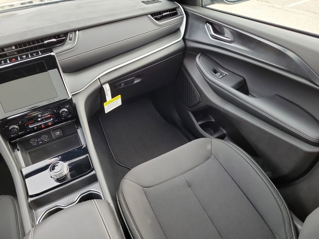 New 2025 Jeep Grand Cherokee Laredo X w/ Luxury Tech Group I image 17