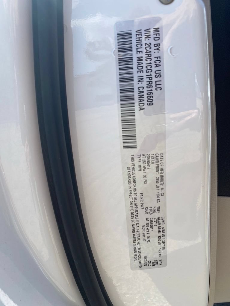Used 2023 Chrysler Voyager LX FWD image 4