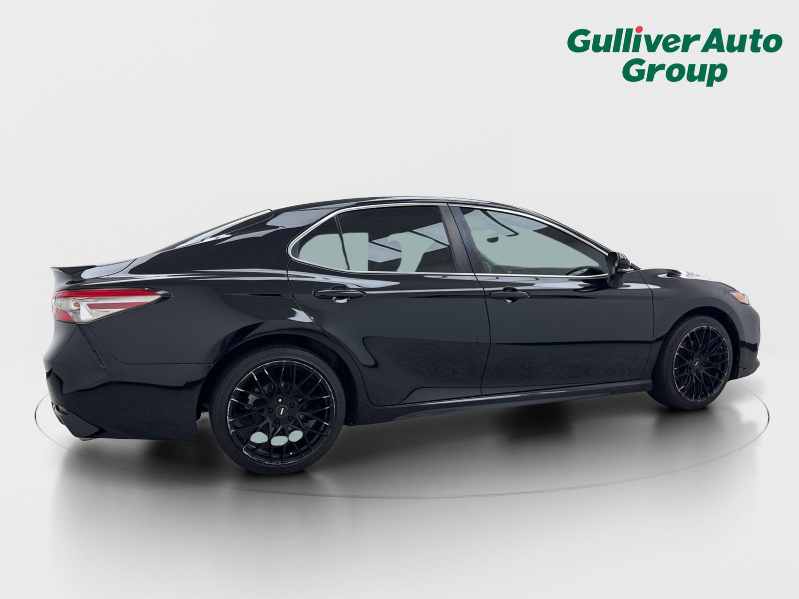 Used 2018 Toyota Camry SE w/ Convenience Package FWD image 9