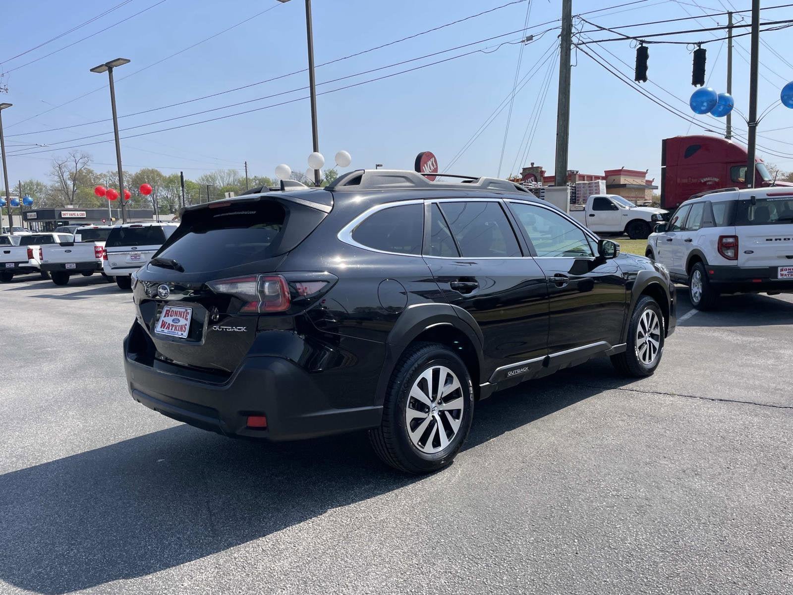 Used 2023 Subaru Outback Premium image 4