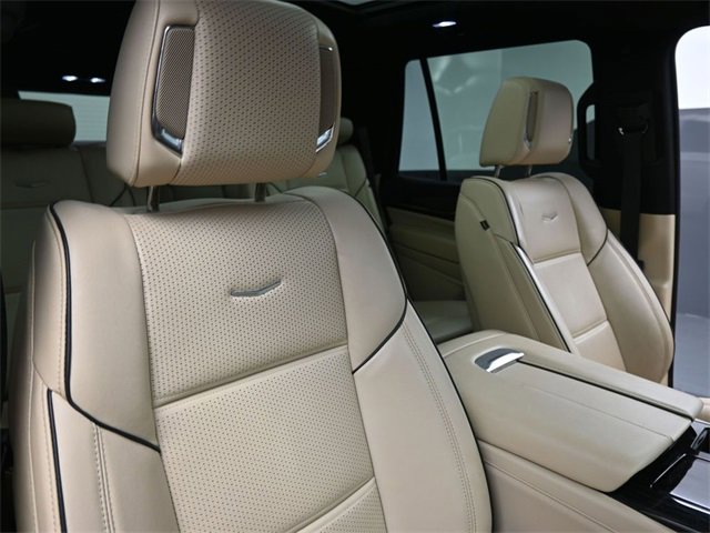 Used 2023 Cadillac Escalade Premium Luxury image 30
