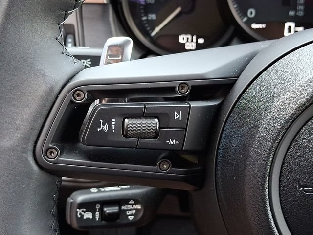 Certified 2025 Porsche Macan GTS AWD/4WD image 25