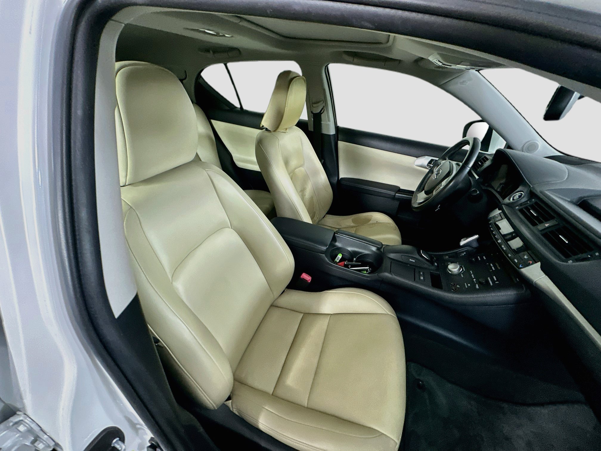 Used 2013 Lexus CT 200h w/ Premium Pkg w/Navigation FWD image 31