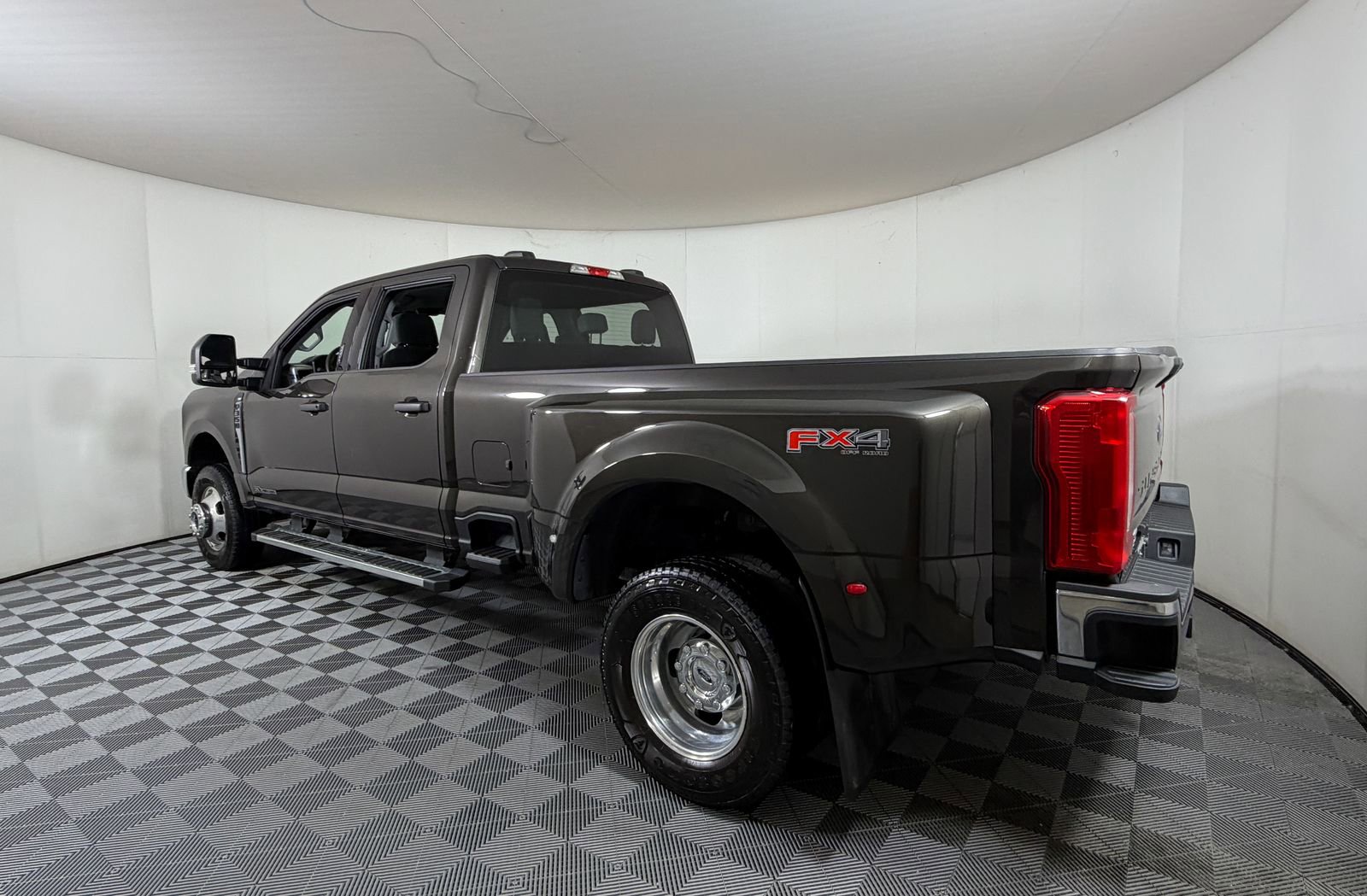 Used 2024 Ford F350 XLT w/ FX4 Off-Road Package AWD/4WD image 3