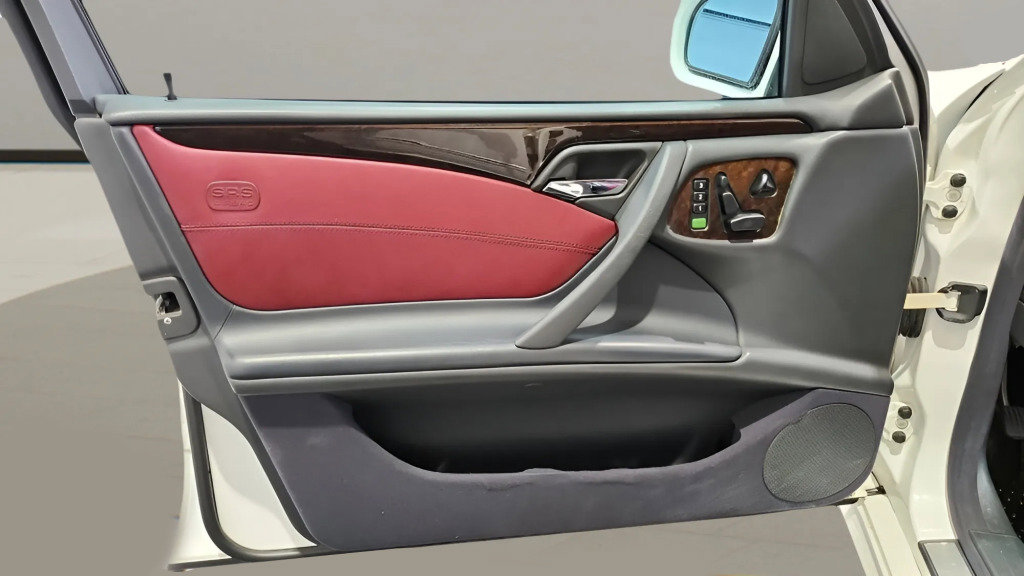 Used 2002 Mercedes-Benz E 55 AMG Sedan image 24