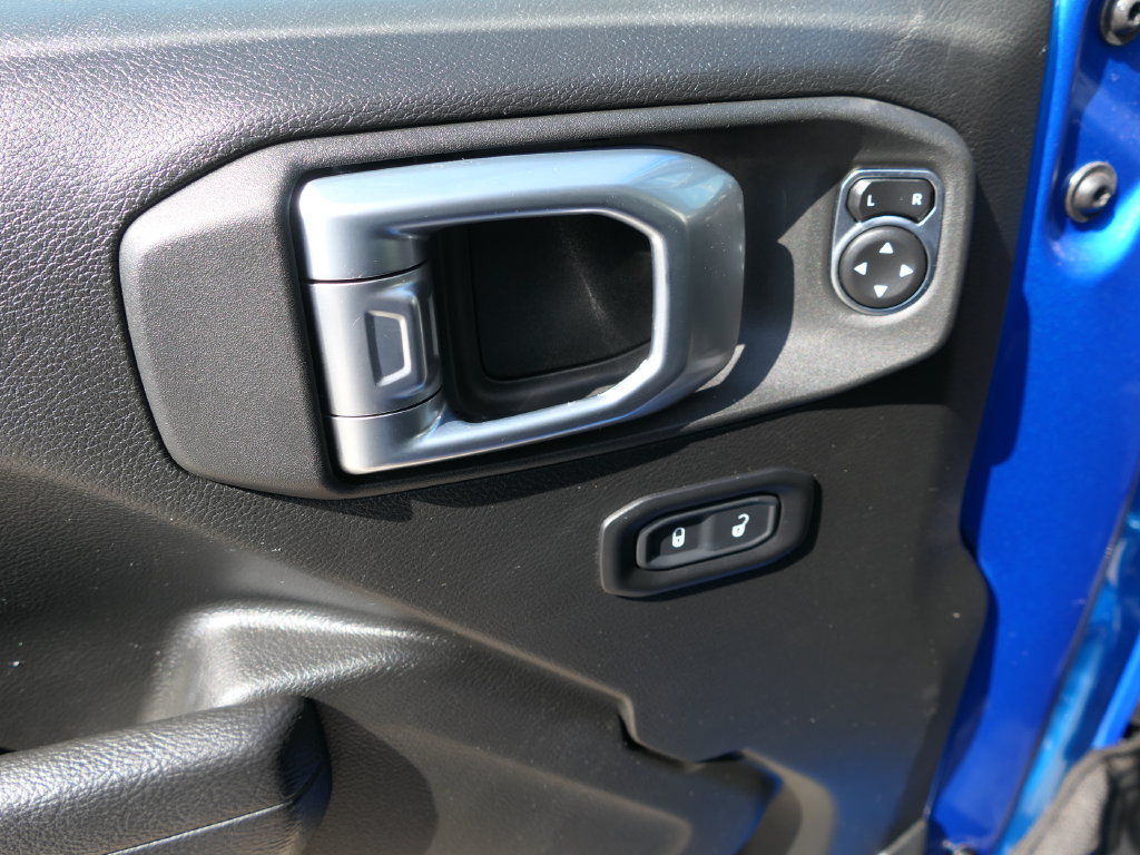 Certified 2023 Jeep Gladiator Sport AWD/4WD image 15