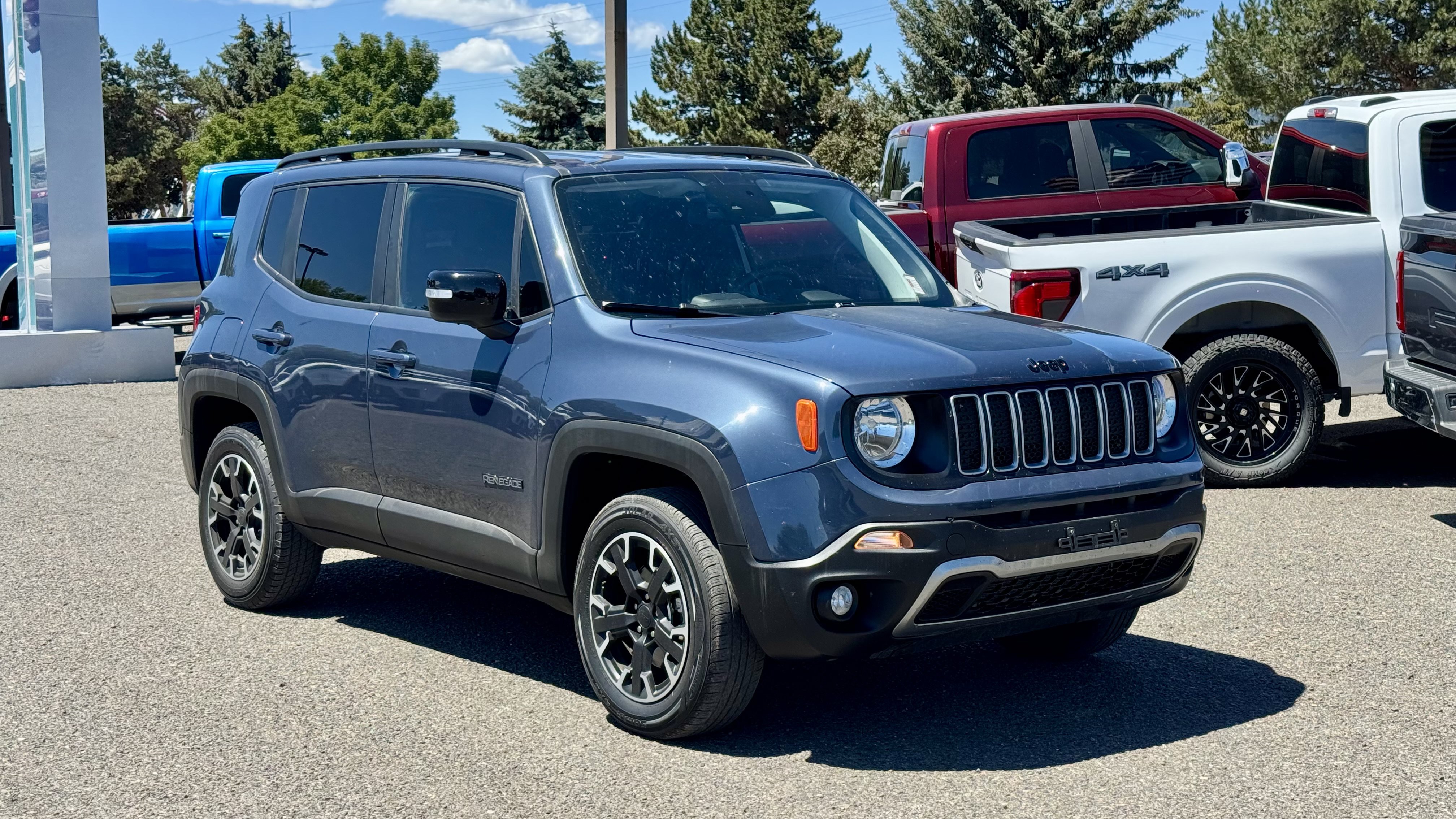 Used 2023 Jeep Renegade Latitude AWD/4WD image 1